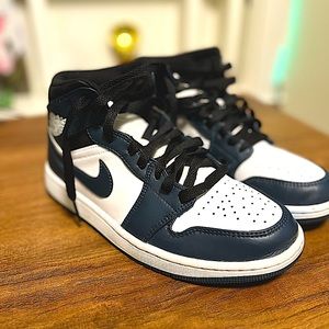 Air Jordan 1 mid armory navy size 7.5